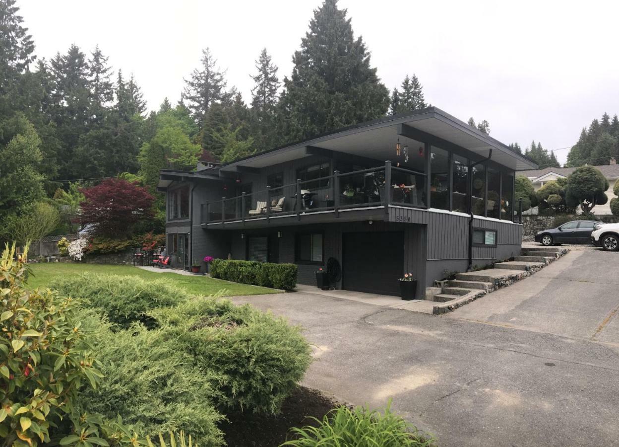 Gone Coastal Hotel Sechelt Exterior photo
